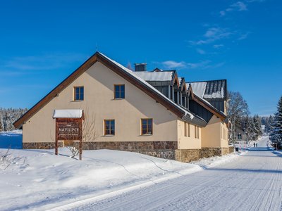 EA Apartmány Na Filipce - budova hotelu v zimě